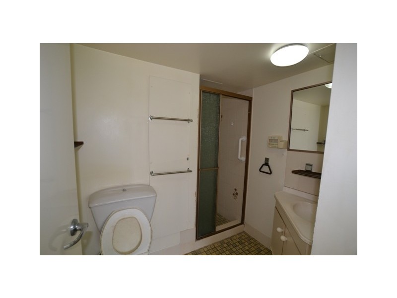 1B/114 Marine Parade, Southport QLD 4215