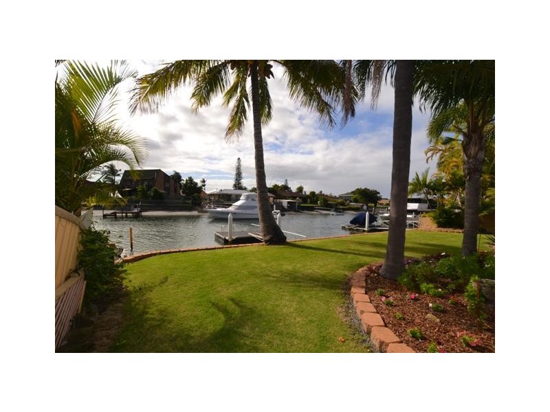 17 Oxley Drive, Paradise Point QLD 4216