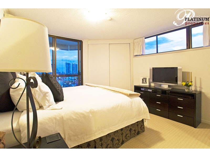 16B/114 Marine Pde, Southport QLD 4215