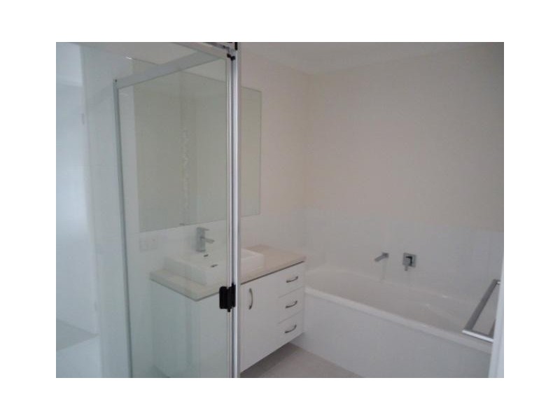 1 & 2/2 Portimao Court, Oxenford QLD 4210