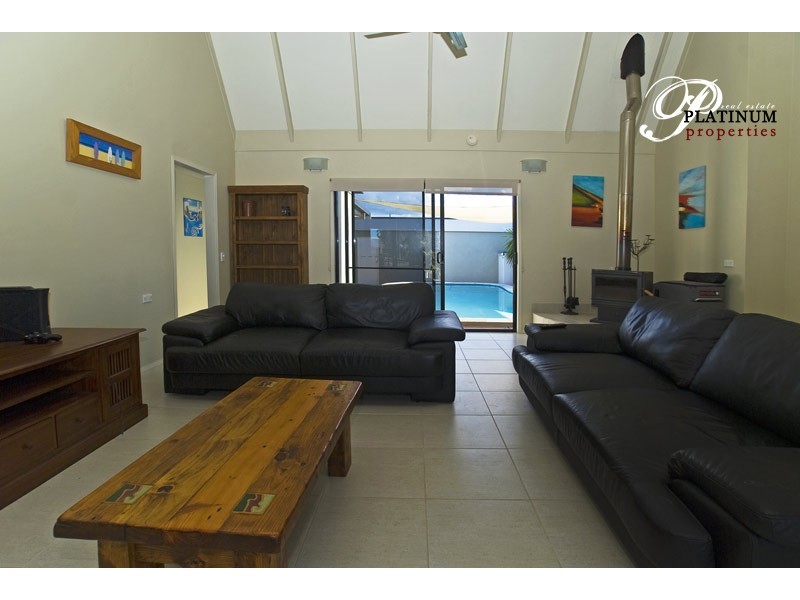 57 Oxley Drive, Paradise Point QLD 4216