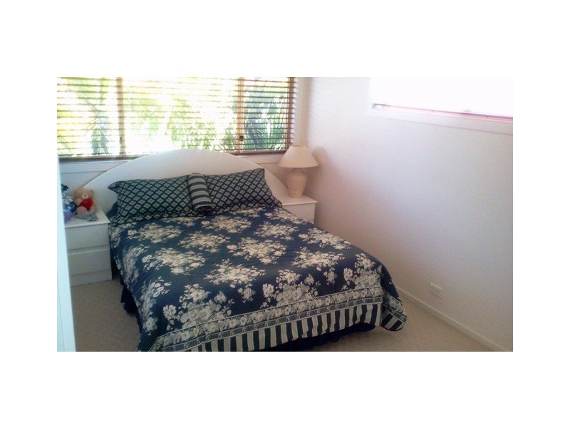 50 Lindsay Parade, Paradise Point QLD 4216