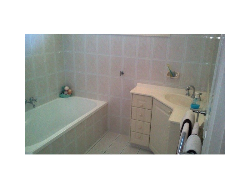 50 Lindsay Parade, Paradise Point QLD 4216