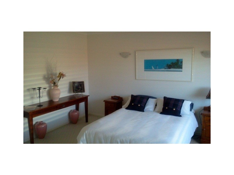 50 Lindsay Parade, Paradise Point QLD 4216