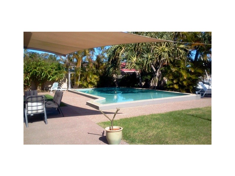 50 Lindsay Parade, Paradise Point QLD 4216