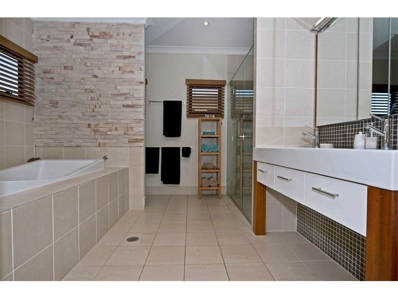 12 Buccaneer Way, Coomera Waters QLD 4209