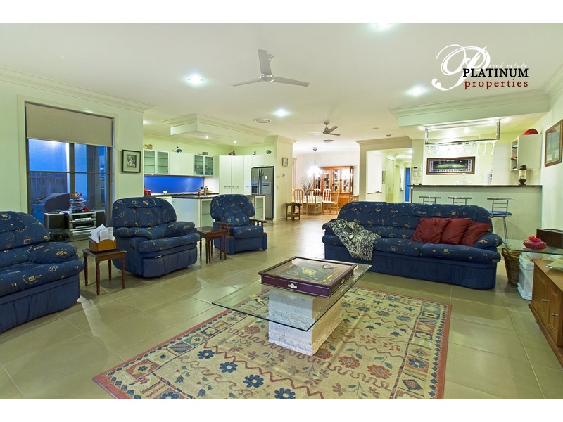 26 Seaspray Street, Paradise Point QLD 4216