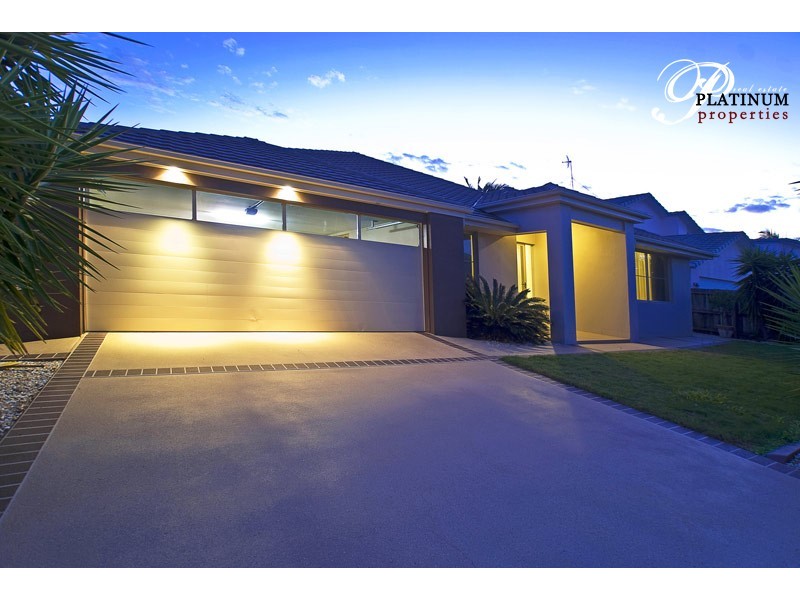 26 Seaspray Street, Paradise Point QLD 4216