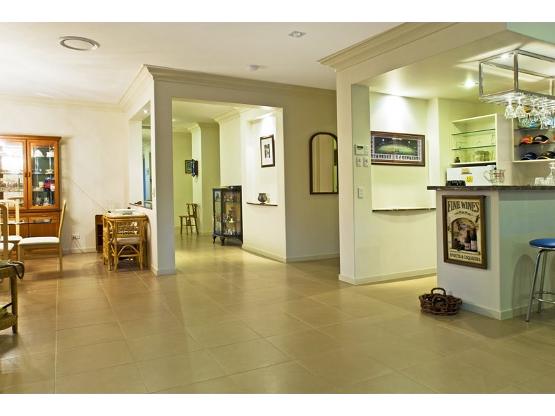 26 Seaspray Street, Paradise Point QLD 4216