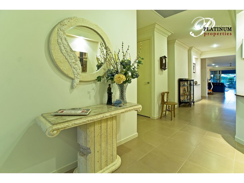 26 Seaspray Street, Paradise Point QLD 4216