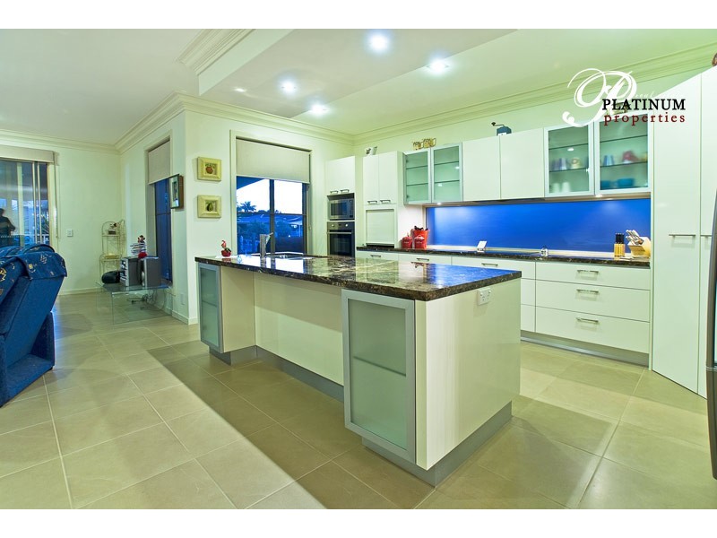 26 Seaspray Street, Paradise Point QLD 4216