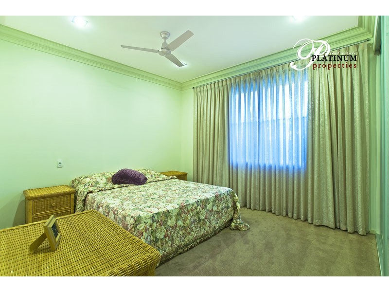 26 Seaspray Street, Paradise Point QLD 4216