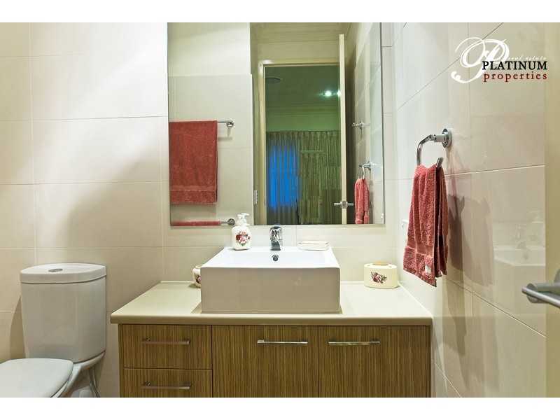 26 Seaspray Street, Paradise Point QLD 4216