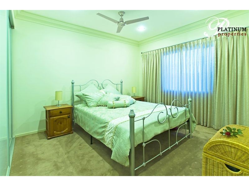 26 Seaspray Street, Paradise Point QLD 4216