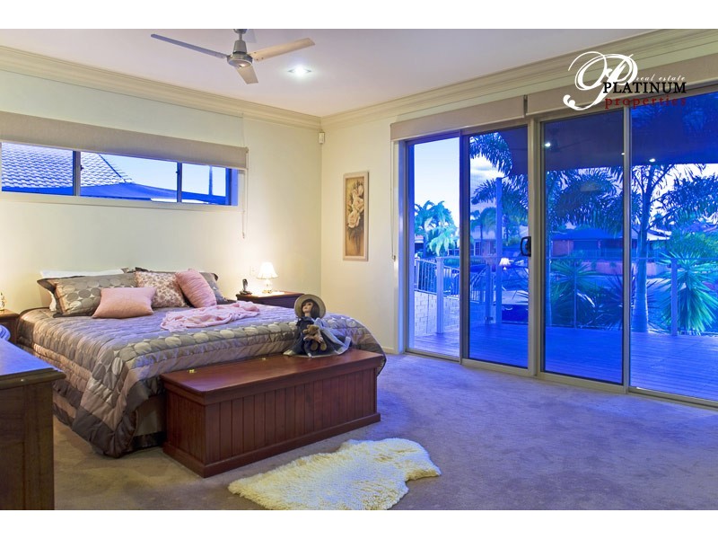 26 Seaspray Street, Paradise Point QLD 4216
