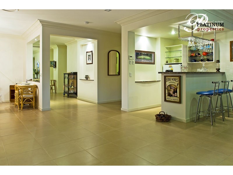26 Seaspray Street, Paradise Point QLD 4216