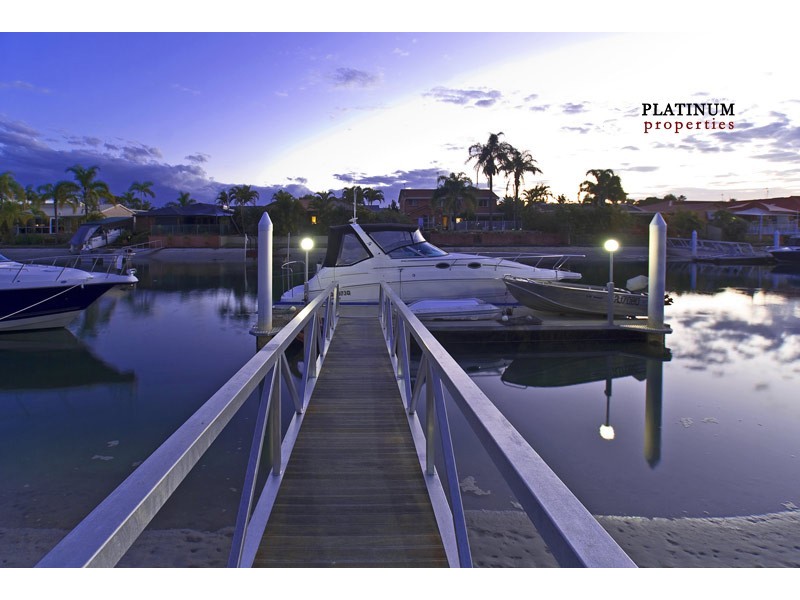 26 Seaspray Street, Paradise Point QLD 4216