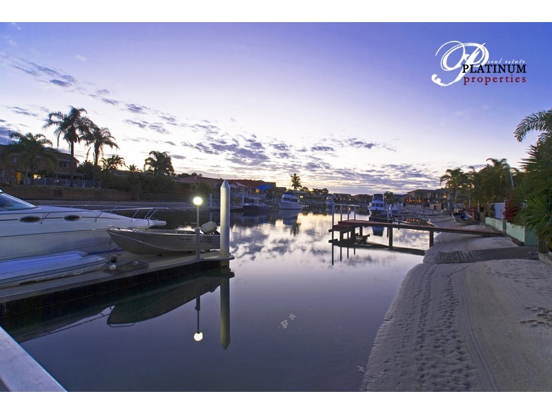 26 Seaspray Street, Paradise Point QLD 4216