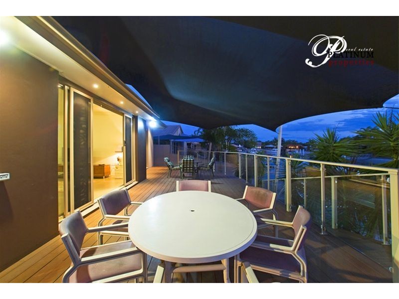 26 Seaspray Street, Paradise Point QLD 4216