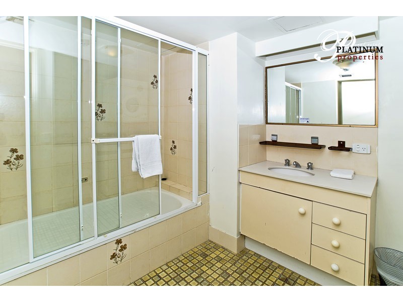 9B/114 Marine Parade, Southport QLD 4215