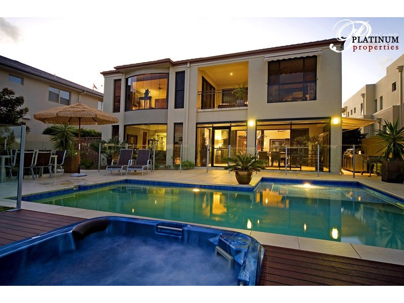 2322 Cressbrook Drive, Hope Island QLD 4212