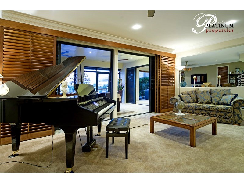 2322 Cressbrook Drive, Hope Island QLD 4212