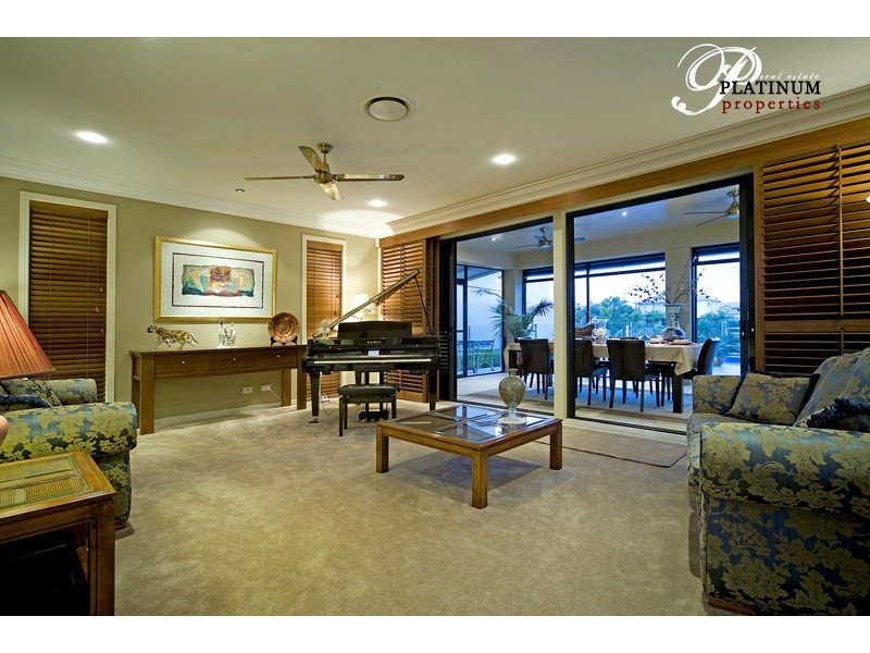 2322 Cressbrook Drive, Hope Island QLD 4212