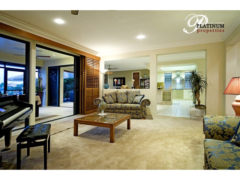 2322 Cressbrook Drive, Hope Island QLD 4212