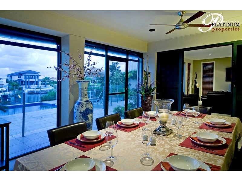 2322 Cressbrook Drive, Hope Island QLD 4212