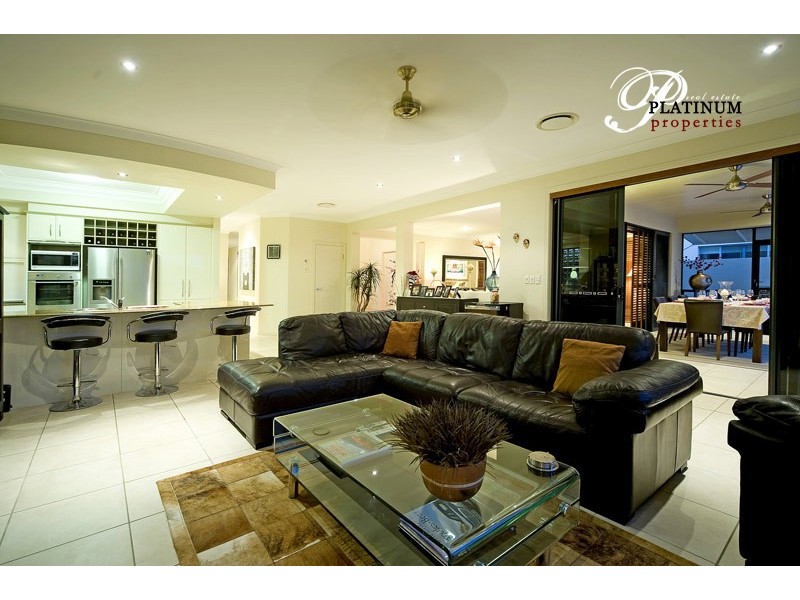 2322 Cressbrook Drive, Hope Island QLD 4212