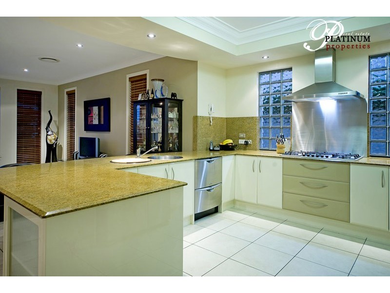 2322 Cressbrook Drive, Hope Island QLD 4212