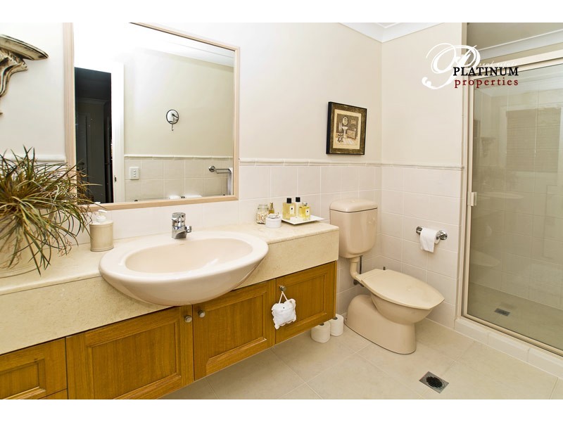 80 John Lund Drive, Hope Island QLD 4212