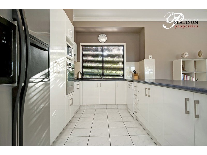 19 Peter Senior Drive, Parkwood QLD 4214