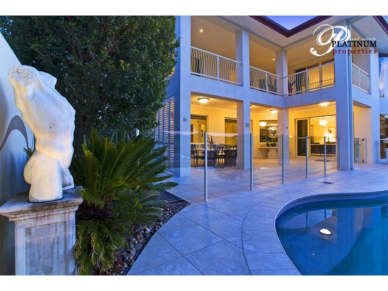 9 Pipers Point, Hope Island QLD 4212