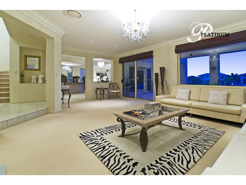 9 Pipers Point, Hope Island QLD 4212