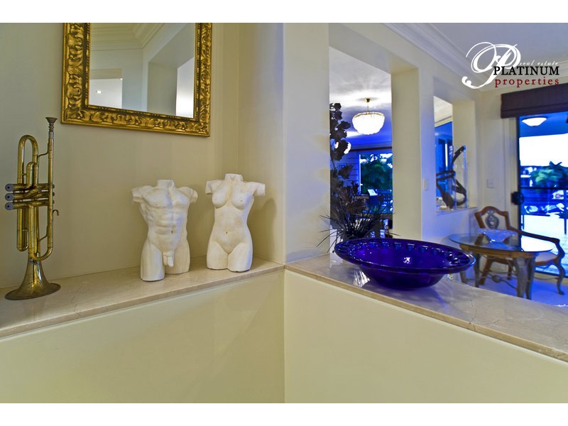 9 Pipers Point, Hope Island QLD 4212