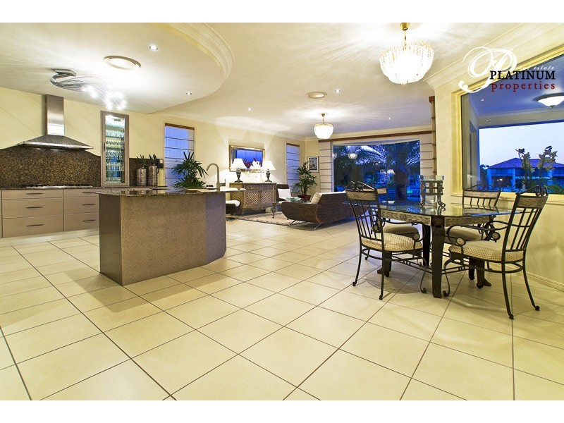 9 Pipers Point, Hope Island QLD 4212