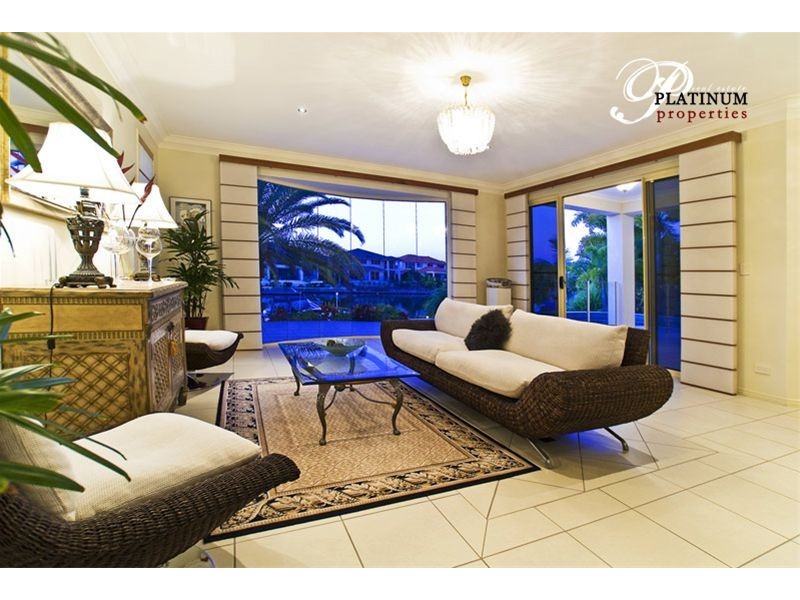 9 Pipers Point, Hope Island QLD 4212