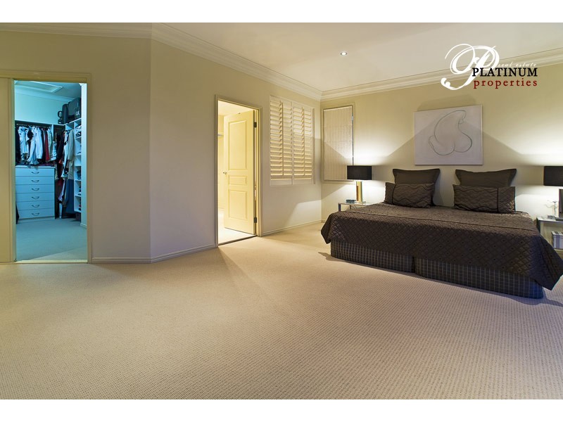 9 Pipers Point, Hope Island QLD 4212