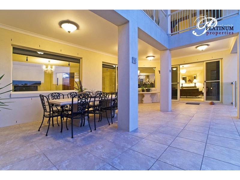 9 Pipers Point, Hope Island QLD 4212