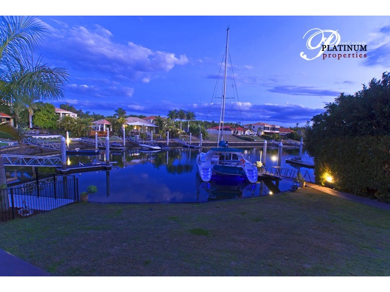 2114 Fernlea Close, Hope Island QLD 4212