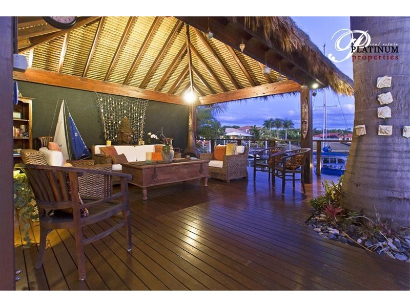 2114 Fernlea Close, Hope Island QLD 4212