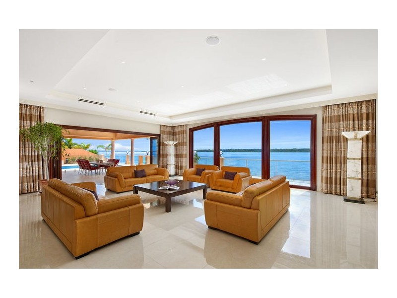 50 Knightsbridge Parade, Sovereign Islands QLD 4216