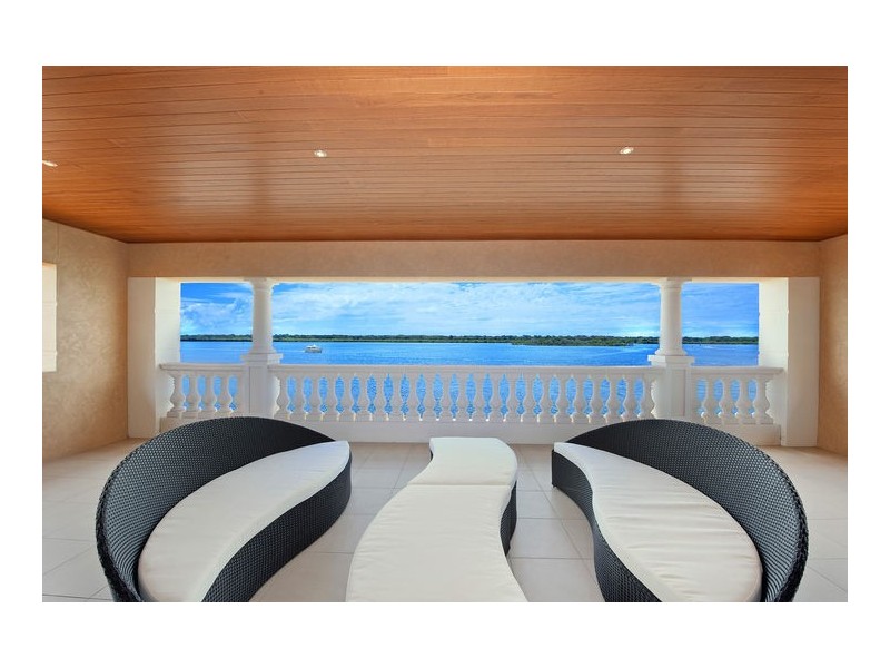 50 Knightsbridge Parade, Sovereign Islands QLD 4216