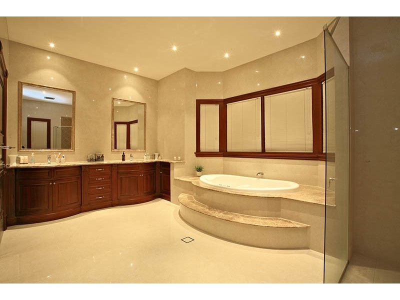 50 Knightsbridge Parade, Sovereign Islands QLD 4216