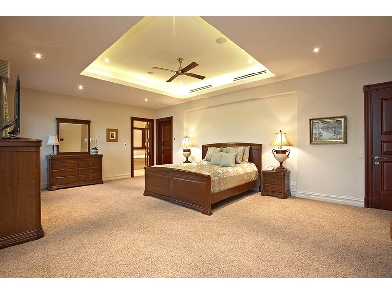 50 Knightsbridge Parade, Sovereign Islands QLD 4216