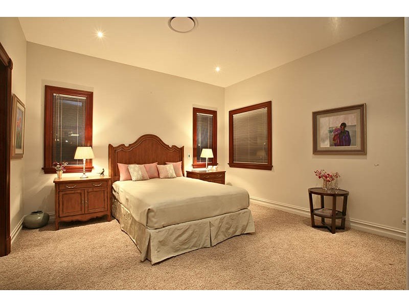 50 Knightsbridge Parade, Sovereign Islands QLD 4216