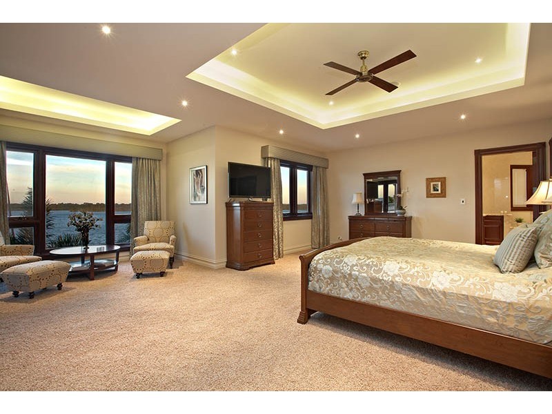 50 Knightsbridge Parade, Sovereign Islands QLD 4216