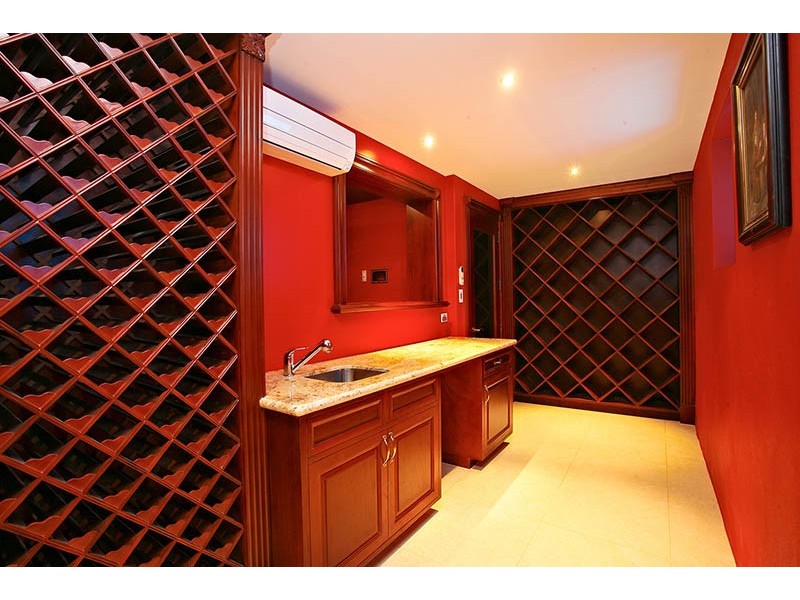 50 Knightsbridge Parade, Sovereign Islands QLD 4216