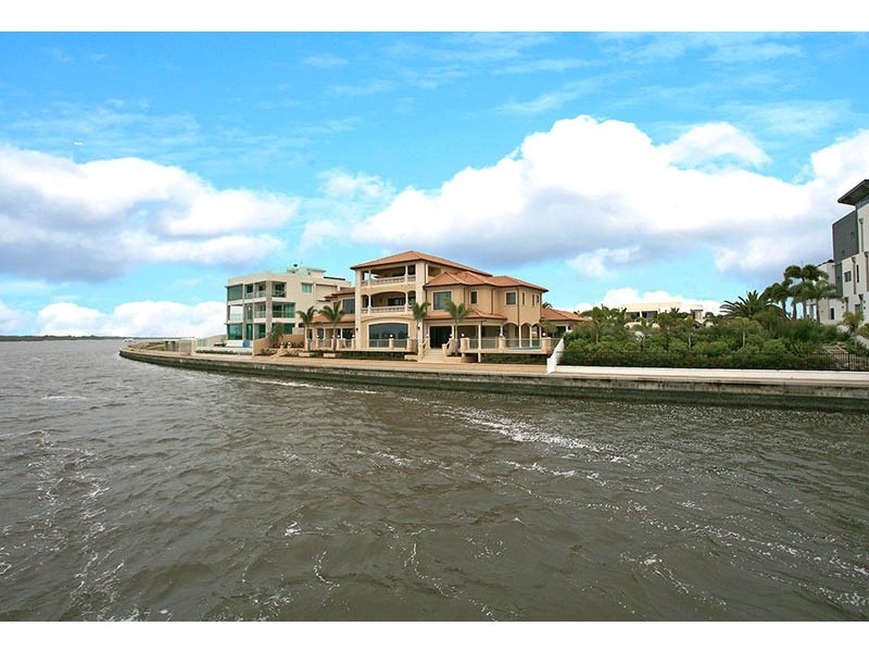 50 Knightsbridge Parade, Sovereign Islands QLD 4216